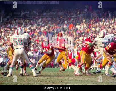 Washington Redskins Larry Brown (43) goes around right end of the St. Louis  Cardinal to score during the first quarter of Sept. 27, 1970 game at St.  Louis. Brown manages to get