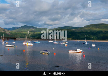 Boats moored on Mawddach estuary at Barmouth in Gwyneth, Wales. Stock Photo