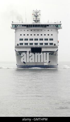 AJAXNETPHOTO. 25TH AUGUST, 2016. PORTSMOUTH, ENGLAND. - BRITTANY FERRIES CROSS CHANNEL CAR AND PASSENGER FERRY MONT ST.MICHEL INWARD BOUND.  PHOTO:JONATHAN EASTLAND/AJAX  REF:D162508 6123 Stock Photo