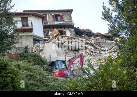 Rome, Italy. 26th Aug, 2016. The earth continues to tremble in Amatrice (Rieti) after the earthquake of magnitude 6 to August 24, 2016 struck central Italy. There have been new collapses, while the death toll rose: 281 victims so far established, including 221 Amatrice and its villages, 11 to Accumuli, 49 in Arquata del Tronto. 388 injured and 2,500 people homeless. What remains of Pescara del Tronto (in the Marche region) after the earthquake © Patrizia Cortellessa/Pacific Press/Alamy Live News Stock Photo