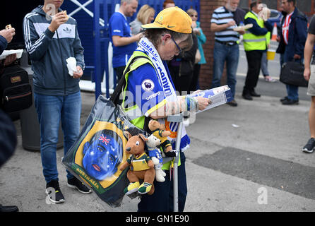 An Everton fan reads the matchday programme prior to the Premier League match at Goodison Park, Liverpool. PRESS ASSOCIATION Photo. Picture date: Saturday August 27, 2016. See PA story SOCCER Everton. Photo credit should read: Anthony Devlin/PA Wire. RESTRICTIONS: EDITORIAL USE ONLY No use with unauthorised audio, video, data, fixture lists, club/league logos or 'live' services. Online in-match use limited to 75 images, no video emulation. No use in betting, games or single club/league/player publications. Stock Photo
