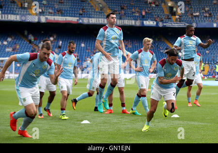 Burnley players during the warm up before the Premier League match at Stamford Bridge, London. PRESS ASSOCIATION Photo. Picture date: Saturday August 27, 2016. See PA story SOCCER Chelsea. Photo credit should read: Nick Potts/PA Wire. RESTRICTIONS: No use with unauthorised audio, video, data, fixture lists, club/league logos or 'live' services. Online in-match use limited to 75 images, no video emulation. No use in betting, games or single club/league/player publications. Stock Photo