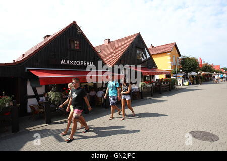 Hel, Poland. 27th Aug, 2016. People back home by trains after the vacations spent at the Baltic sea resort of Hel. On the last weekend of summer holidays in Poland thousands of people visited the Hel Peninsula to enjoy very warm and sunny weather. Credit:  Michal Fludra/Alamy Live News Stock Photo