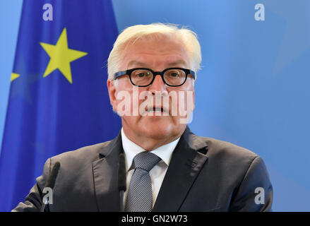 Weimar, Germany. 28th Aug, 2016. The German Foriegn Minister Frank-Walter Steinmeier (SPD) talking during a press conference at the Schloss Ettersburg in Weimar, Germany, 28 August 2016. Germany, France and Poland are celebrating the 25th anniversary of its foreign policy discussion forum, the Weimar Triangle. Photo:MARTIN SCHUTT/dpa/Alamy Live News Stock Photo