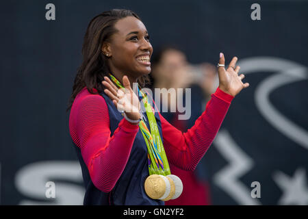 Houston, Texas, USA. 28th Aug, 2016. U.S. Olympic champion swimmer Simone Manuel enters the field as an honorary captain prior to an NFL preseason game between the Houston Texans and the Arizona Cardinals at NRG Stadium in Houston, TX on August, 28th 2016. Credit:  Trask Smith/ZUMA Wire/Alamy Live News Stock Photo