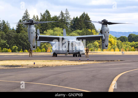 A USMC Bell V-22 Osprey prepares for flight in Hillsboro, Oregon Stock Photo