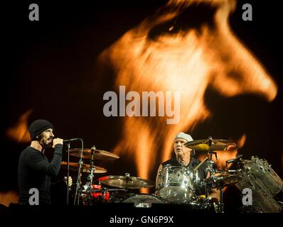 Red Hot Chili Peppers lead singer Anthony Kiedis with drummer Chad Smith perform during the Leeds Festival at Bramham Park, West Yorkshire. Stock Photo