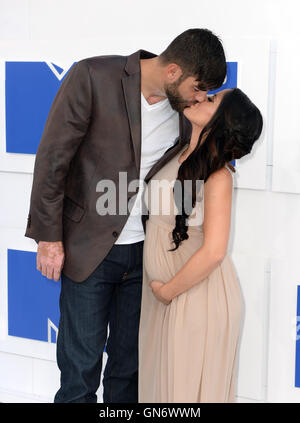 Jenelle Evans and David Eason arriving at the MTV Video Music Awards 2016, Madison Square Garden, New York City. PRESS ASSOCIATION Photo. Picture date: Sunday August 28, 2016. See PA story SHOWBIZ MTV. Photo credit should read: PA Wire Stock Photo