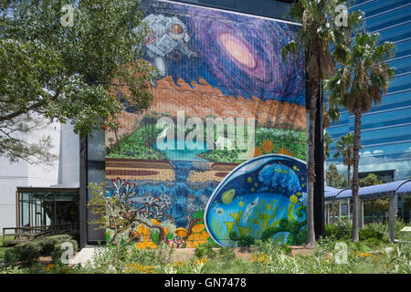 MURAL (©SHAUN THURSTON 2016) MUSEUM OF SCIENCE AND HISTORY SOUTHBANK RIVERWALK JACKSONVILLE FLORIDA USA Stock Photo