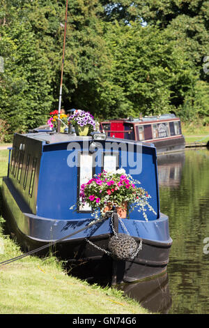 Narrowboats moored on the Staffs & Worcester Canal at Kinver, Staffordshire, England, UK Stock Photo