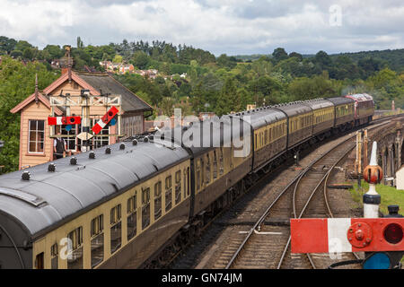 Steam train leaving Bewdley Station in Worcestershire on the Severn Valley Railway, heading north to Bridgnorth, England, UK Stock Photo