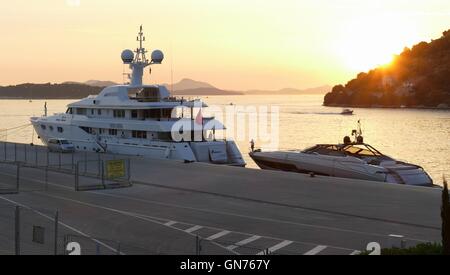 Bernie Ecclestone reunites with his ex-wife Slavica Ecclestone on Bernie’s yacht Petara in Port Gruz, Dubrovnik, Croatia. The Formula 1 supremo was also with his wife Fabiana Flosi. They then headed to a restaurant for dinner in a van.  Featuring: Atmosph Stock Photo