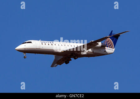 United Express Bombardier CRJ-200ER CL-600-2B19 (registration N980SW) approaches San Francisco International Airport (SFO) over San Mateo, California, United States of America Stock Photo