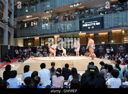 Tokyo, Japan. 28th Aug, 2016. A youngster tackles with all his might a Goliath-like sumo wrestlers during a promotional event at a commercial complex next to Tokyo central station on Sunday, August 28, 2016. A full lineup of top division sumo wrestlers participated in the event aiming at introducing the culture of sumo wrestling to foreign visitors. Credit:  Natsuki Sakai/AFLO/Alamy Live News Stock Photo