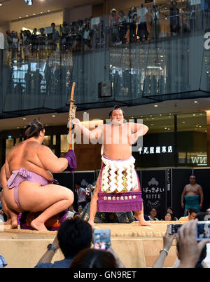 Tokyo, Japan. 28th Aug, 2016. Grand champion sumo wrestler Hakuho performs ceremonial ring entry during a promotional event at a commercial complex next to Tokyo central station on Sunday, August 28, 2016. A full lineup of top division sumo wrestlers participated in the event aiming at introducing the culture of sumo wrestling to foreign visitors. Credit:  Natsuki Sakai/AFLO/Alamy Live News Stock Photo