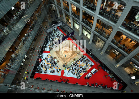 Tokyo, Japan. 28th Aug, 2016. A promotional sumo event gets under way at a commercial complex next to Tokyo central station on Sunday, August 28, 2016. A full lineup of top division sumo wrestlers participated in the event aiming at introducing the culture of sumo wrestling to foreign visitors. Credit:  Natsuki Sakai/AFLO/Alamy Live News Stock Photo