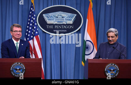 Washington, DC, USA. 29th Aug, 2016. U.S. Secretary of Defense Ash Carter (L) and Indian Defense Minister Manohar Parrikar attend a press conference at the Pentagon in Washington, DC, the United States, Aug. 29, 2016. The United States and India on Monday signed a logistics agreement that will enable their military forces to use each other's bases for repair and replenishment of supplies. Credit:  Yin Bogu/Xinhua/Alamy Live News Stock Photo