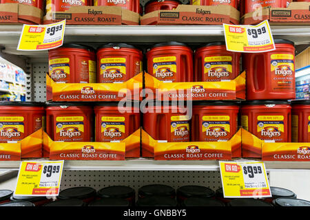 Tubs of Folgers Classic Roast Coffee for sale on supermarket shelves. The largest-selling ground coffee in the US Stock Photo