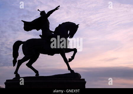 Uzbekistan, Tashkent, Tamerlan square, equestrian statue of Timur Stock Photo