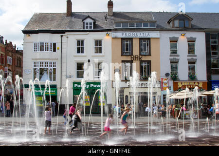 Hot summer day when children played for hours in the pulsating water jet fountains of Williamson Square, while parents enjoyed a drink in the warm sunshine.  The wonderful dancing jets of water are now up and running in the city centre. Liverpool, Merseyside, UK Stock Photo