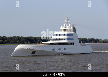 Motor Yacht A, owned by Russian billionaire Andrej Melnitschenko, pictured on the river Elbe near Wedel, heading towards Hamburg, Germany, 28 August 2016. Photo: Christian Charisius/dpa Stock Photo