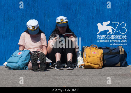 Venice, Italy. 31th August, 2016. Fans wait the arrival of some actors on the red carpet during the 73rd Venice Film Festival. Credit:  Simone Padovani / Awakening / Alamy Live News Stock Photo