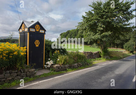 AA phone box in Aysgarth North Yorkshire also known as sentry box. This is AA box 442 on the A684 near West Burton in North Yorkshire. Stock Photo