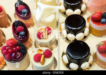Luxury fruit cakes at Pompadour in Huidenstraat in the Nine Streets shopping district, Amsterdam Stock Photo
