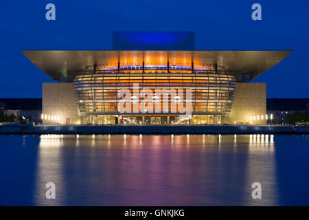 Ultra modern illuminated waterside Opera House by architect Henning Larsen in Copenhagen, Denmark Stock Photo