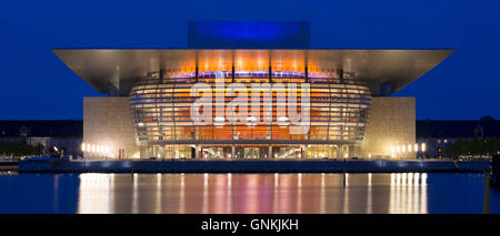 Ultra modern illuminated waterside Opera House by architect Henning Larsen in Copenhagen, Denmark Stock Photo