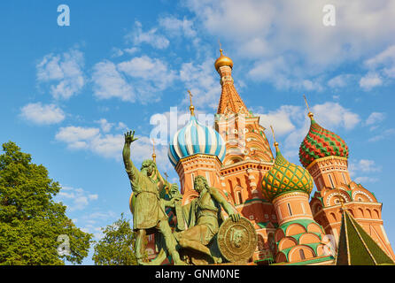 St Basil's Cathedral and bronze Monument to Minin and Pozharsky (1818 by Ivan Martos) Red Square Moscow Russia Stock Photo