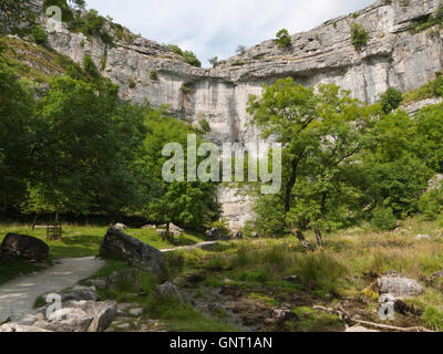 Malham Cove - a limestone cliff in the Yorkshire Dales National Park Stock Photo