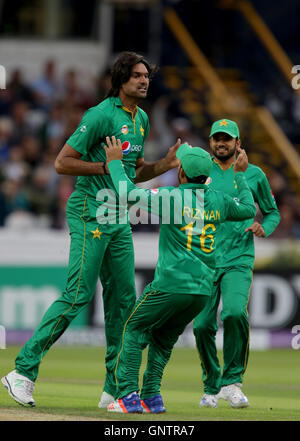 Pakistan's Mohammad Irfan celebrates with Mohammad Rizan after taking England's Alex Hales out for 8 during the fourth one day international at Headingley, Leeds. Stock Photo