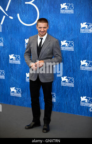 Venice. 1st Sep, 2016. Actor Jeremy Renner attends the photocall for the movie 'Arrival' in competition at the 73rd Venice Film Festival in Venice, Italy Sept. 1, 2016. Credit:  Jin Yu/Xinhua/Alamy Live News Stock Photo