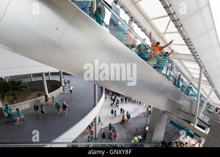 Miami Gardens, Florida, USA. 1st Sep, 2016. Fans arrive at Hard Rock Stadium in Miami Gardens, Florida on September 1, 2016. © Allen Eyestone/The Palm Beach Post/ZUMA Wire/Alamy Live News Stock Photo