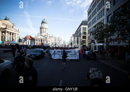 Blockupy 2016 in Berlin tries to block mimistery of work in protest against austerity and racism. Activists clash with police in early morning hours. 2nd Sep, 2016. © Michael Trammer/ZUMA Wire/Alamy Live News Stock Photo