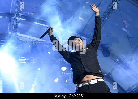 Berlin, Germany. 1st Sep, 2016. Musician Michi Beck (Michael Beck) of the band 'Die Fantastischen Vier' performing during their tour start at the IFA Sommergarten in Berlin, Germany, 1 September 2016. PHOTO: BRITTA PEDERSEN/dpa/Alamy Live News Stock Photo