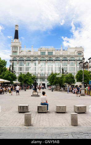 Plaza de Santa Ana overlooked by the Hotel ME Madrid Reina Victoria in the Huertas district, Madrid, Spain Stock Photo