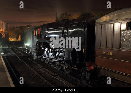 92212, preserved British Railways Engine 92212, 2-10-0 BR Standard Class 9F in steam at night. Stock Photo