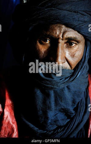 BURKINA FASO Dori, malian refugees, mostly Touaregs, in refugee camp Goudebo of UNHCR, they fled due to war and islamist terror in Northern Mali, Tuareg ATTIANE AG BADI aus Gao, wearing the Tagelmust Stock Photo