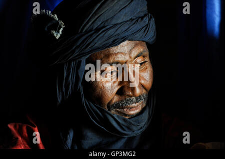 BURKINA FASO Dori, malian refugees, mostly Touaregs, in refugee camp Goudebo of UNHCR, they fled due to war and islamist terror in Northern Mali, Tuareg ATTIANE AG BADI aus Gao, wearing the Tagelmust Stock Photo