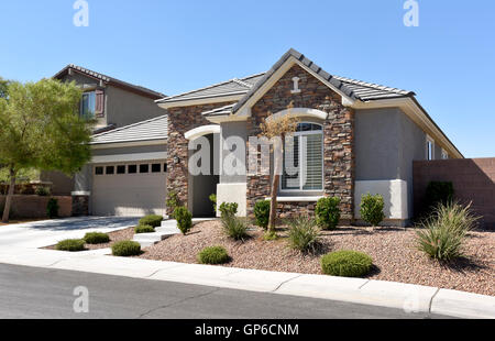 Southwestern US contemporary home exterior, front view Stock Photo