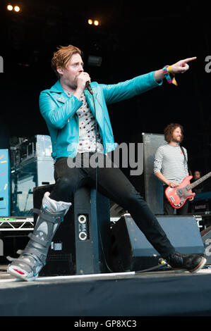Portmeirion, Wales, UK. 2nd September, 2016. Kaiser Chiefs performing at Festival No. 6 in Portmeirion, Wales Credit:  Ken Harrison/Alamy Live News Stock Photo
