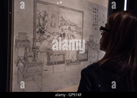 Santiago, Chile. 2nd Sep, 2016. A visitor looks on an exhibit at the exhibition 'Forbidden City, Imperial China', in La Moneda Cultural Centre, in Santiago, capital of Chile, on Sept. 2, 2016. From the Palace Museum of Beijing, the exhibition will remain open from Sept. 3 to Nov. 27, presenting a treasure collection of the emperors of the Ming and Qing Dinasties, in the framework of the year of the Cultural Exchange between China and Latin America and the Caribbean. © Jorge Villegas/Xinhua/Alamy Live News Stock Photo