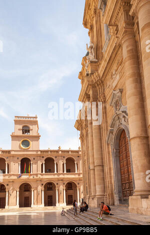 Palazzo VII Aprile and Chiesa Madre, Marsala Cathedral, Piazza Della Repubblica, Marsala, Sicily, Italy Stock Photo