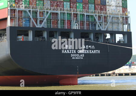 Containership owned by bankrupt Korean shipping line Hanjin Stock Photo