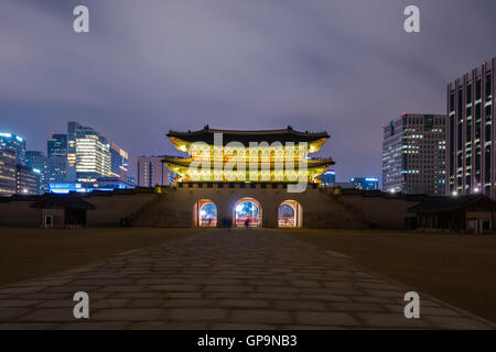Gyeongbokgung palace at night in Seoul, South Korea. Stock Photo