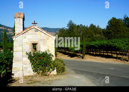 Small stone chapel and vineyard of Castello di Amorosa Winery.Calistoga,Napa Valley.California,USA Stock Photo