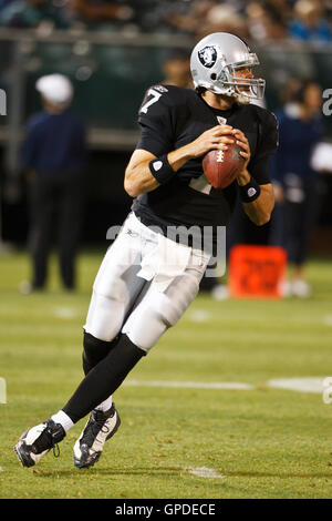 Oakland Raiders quarterback Kyle Boller (7) stretches during warmups ...