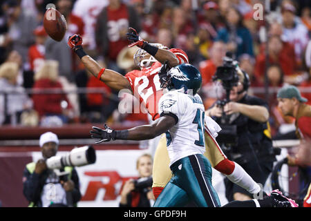 Philadelphia Eagles wide receiver Jeremy Maclin (18) talks with Dallas  Cowboys safety Gerald Sensabaugh (43) during an NFL football game, Sunday,  Jan. 3, 2010 in Arlington, Texas. (AP Photo/Erich Schlegel Stock Photo -  Alamy